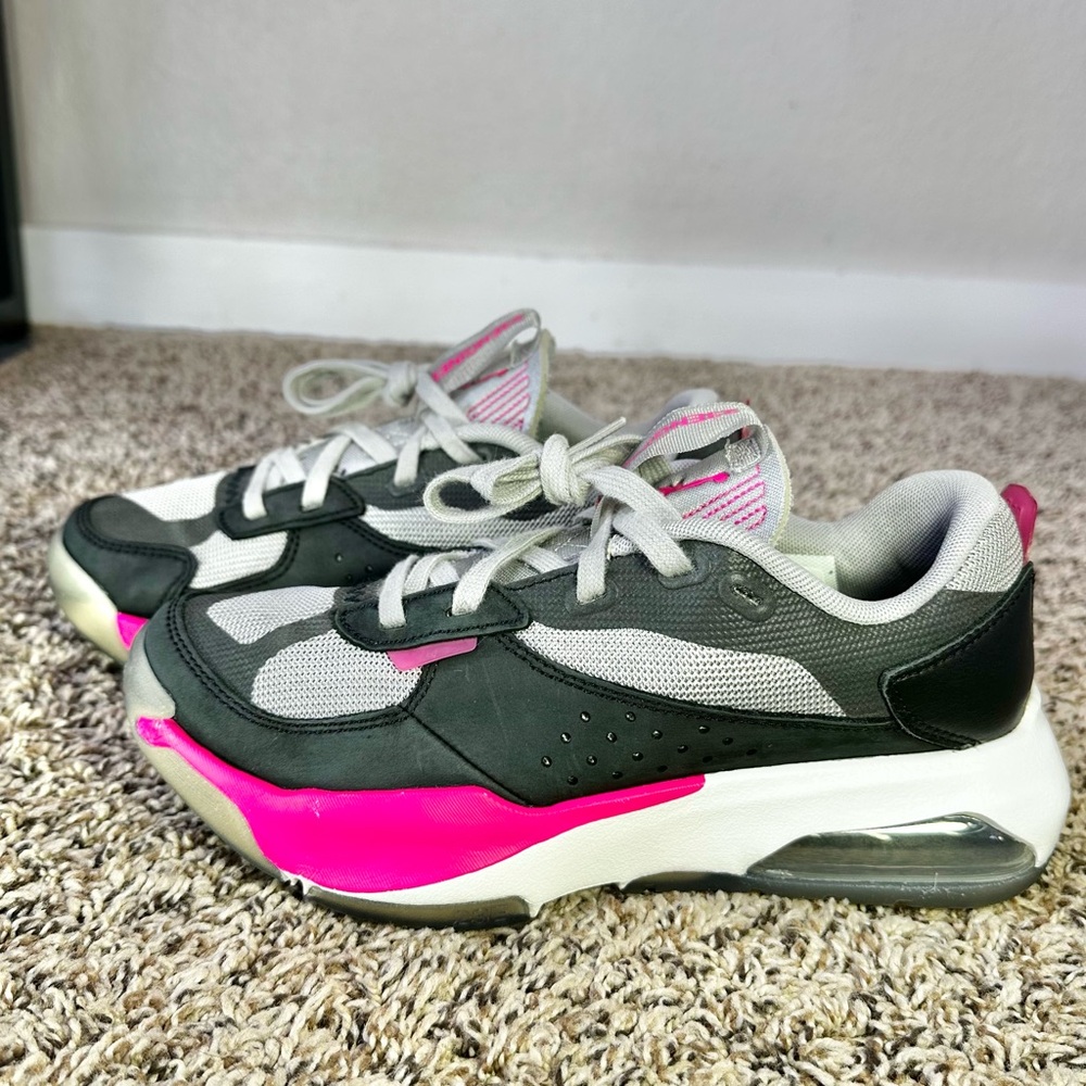 Nike Jordan Air 200E Blink Women’s Size 7 Gray Black Pink Sneaker Shoes Athletic